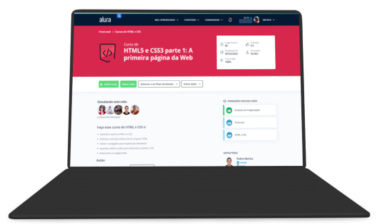 Um notebook ligado, com o navegador aberto na página de um curso de html e css